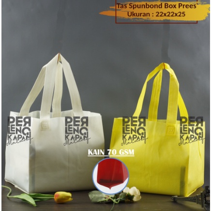 

Tas Box Spunbond Goodie Bag Standing Handle Press Kuat Ukuran 22x22x25 Souvenir Promosi Murah