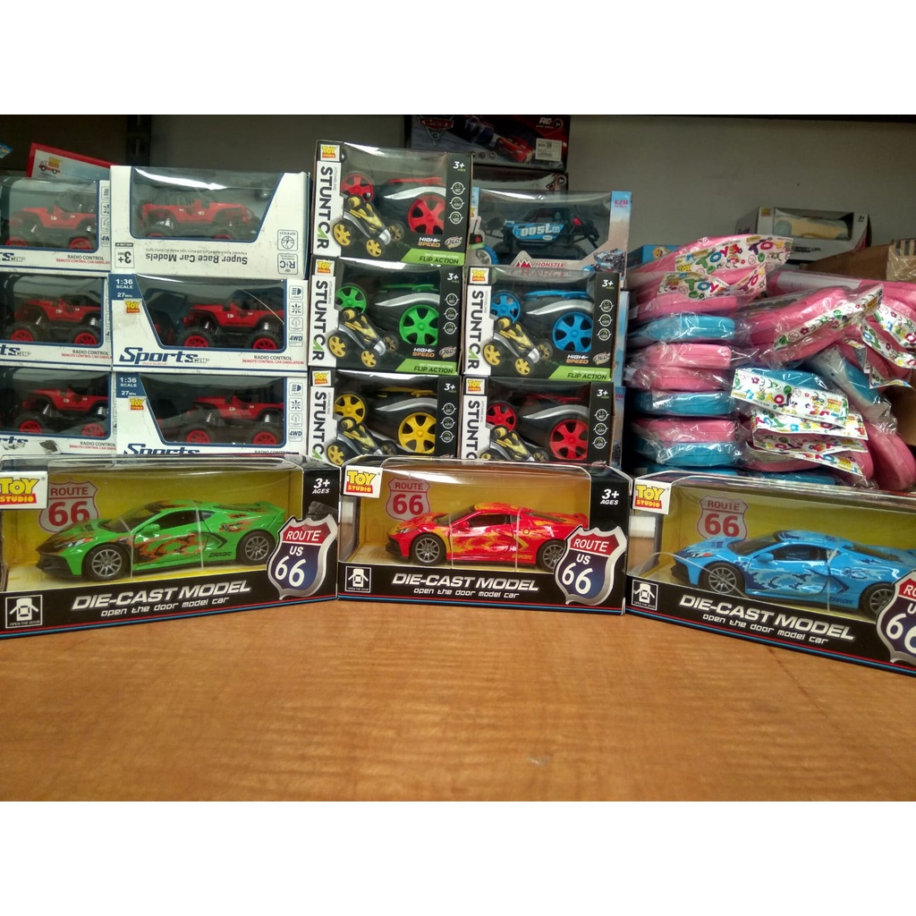 DIE CAST METAL SPORT CAR MODEL SCALE COLLECTOR ITEM DIECAST TOY TOYS MAINAN ANAK KADO ULANG TAHUN