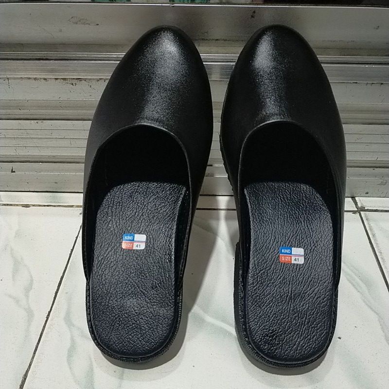 selop kulit pria