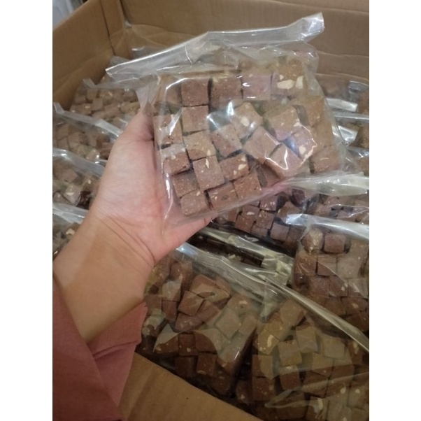 

Coklat Silverqueen Dark Chocolate Dan Greentea (Patahan/Rijek Saat Proses Produksi)
