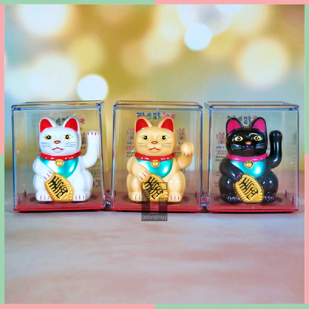 Patung Pajangan Hiasan Boneka Kucing Hoki Fengshui Rejeki Rezeki Lucky Fortune Cat Keberuntungan Maneki Neko Maneko Neki Mainan Keramik Mobil Meja Cina China Jepang Baterai Solar Tangan Goyang Gerak Bergerak Berotot Muscle Jumbo Besar Mini Lucu Imut Murah