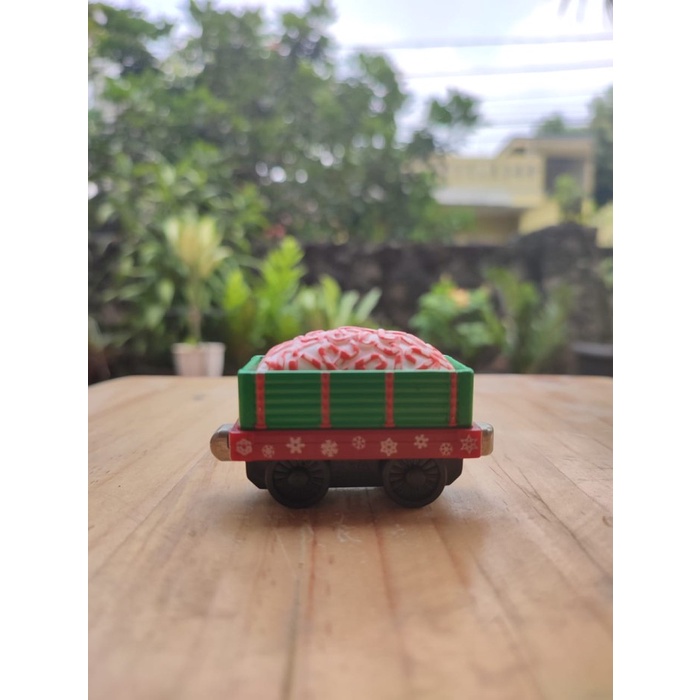 MAINAN THOMAS & FRIENDS CHRISTMAS CARGO CAR - LEARNING CURVE TERBARU