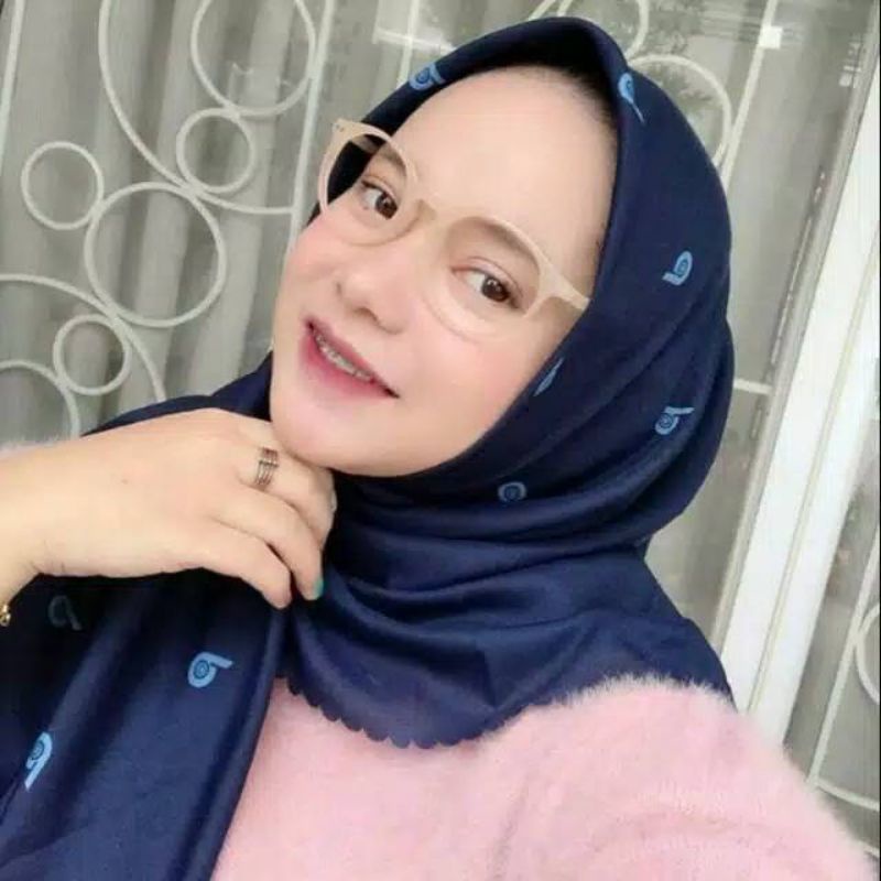 Hijab Segiempat Deenay KW / Kerudung Deenay KW Motif Aksara Lasercut