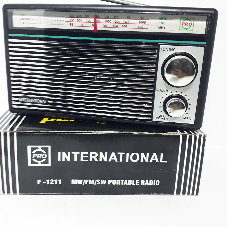 ○ Radio International F 1211 Portable AM FM Portable Radio ✦