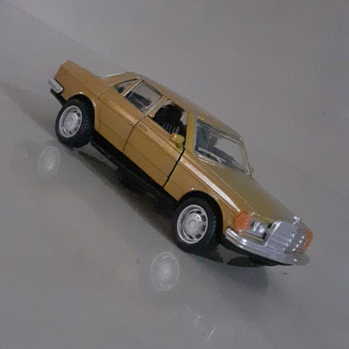 2 DIECAST MOBIL MERCY MERCEDES BENZ W123 TERBARU