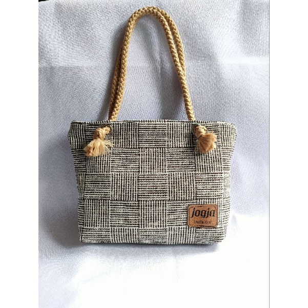 Tas Jinjing Imut goni tas Jogja Malioboro