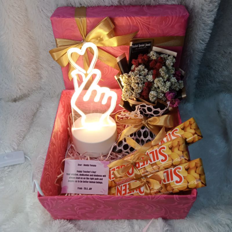 

hampers coklat kado ulang tahun