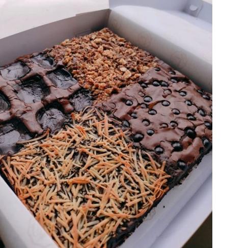 

☄ Big Size - Four Topings Fudgy Brownies ►
