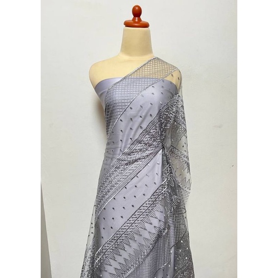 SETENGAH METER Kain Brukat Tile / Bahan Kebaya Motif Sahara - Light Grey ( HARGA PER 50cm KAIN )