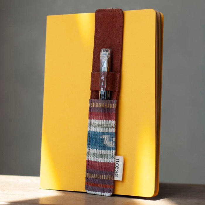 

Skat Pembatas Buku Tenun Ikat - Penanda Buku Jeda - Cloth Bookmark Noesa