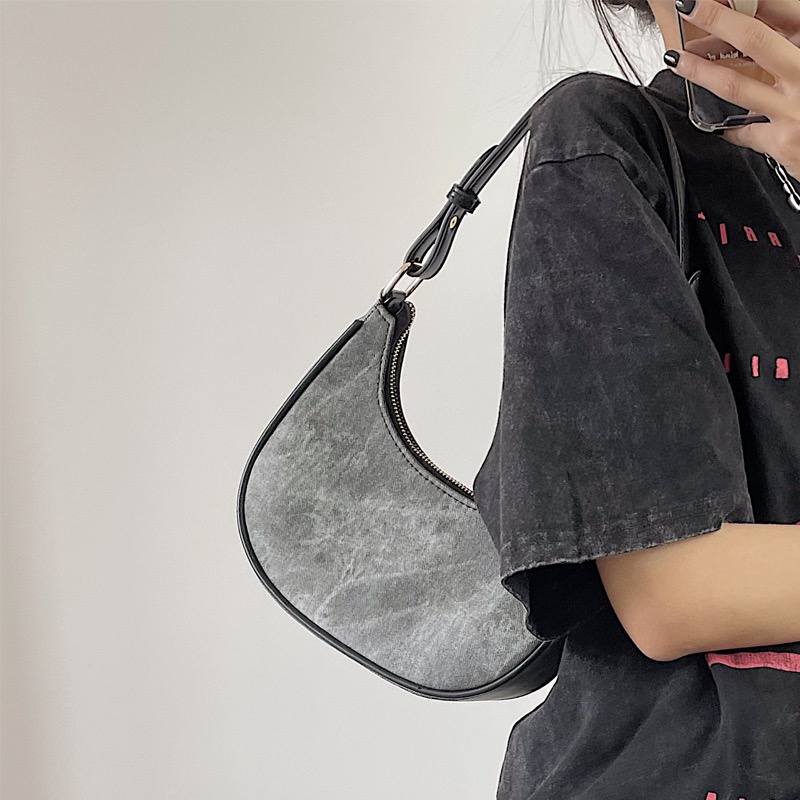 High-end niche underarm bag Messenger Jindo Moon bag wanita musim gugur dan musim panas tas bahu berbentuk bulan sabit baru yang serba cocok