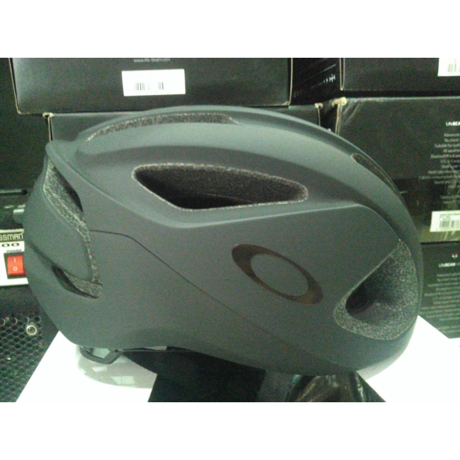 HELM SEPEDA OAKLEY ARO3 BLACKOUT