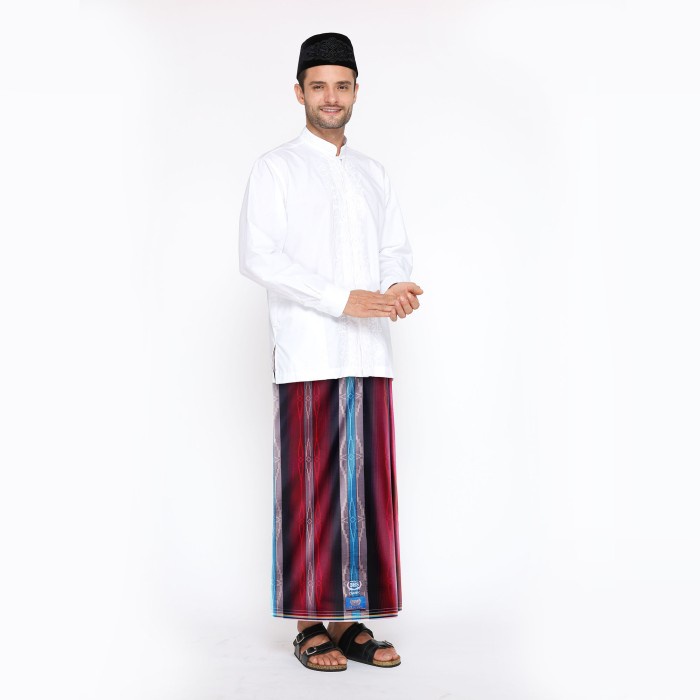 Halaandshop- Sarung Bhs Classic Gold Motif Dkg Hitam Merah