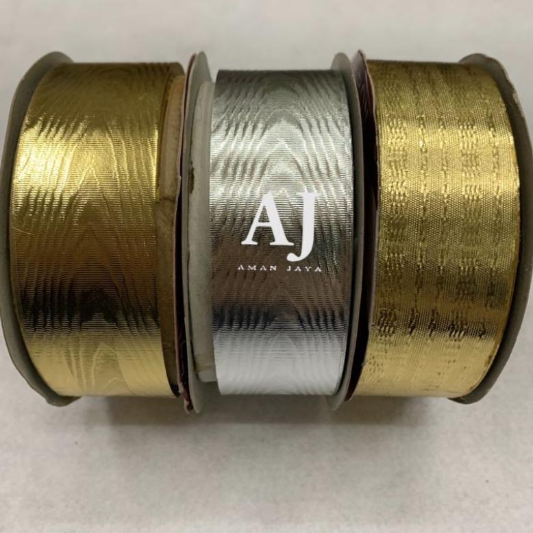 

PITA KADO METALIK EMBOS EMAS PERAK 1,25 INCH / RIBBON GOLD SILVER MOTIF 3 CM .