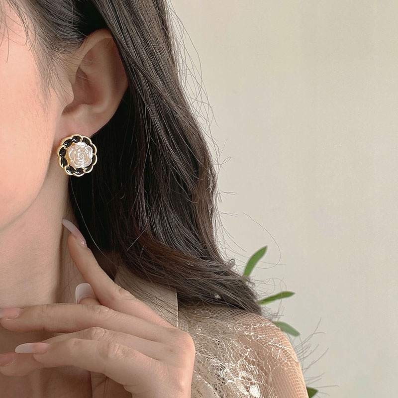 Fashion Ladies Earrings Indah Mutiara Klip Telinga Vintage Klip Telinga Bunga Hitam