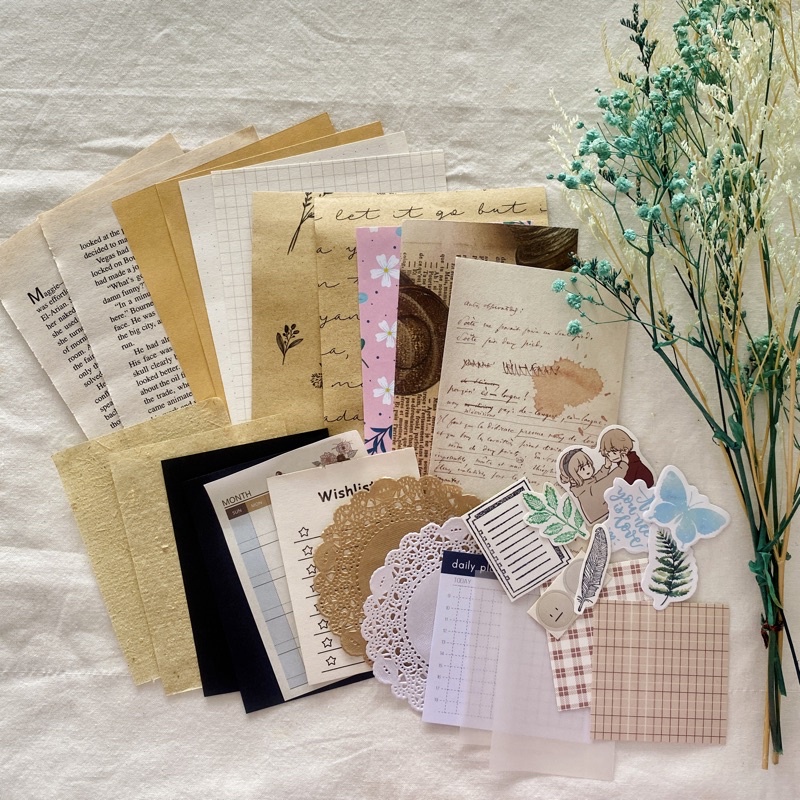 

32pcs Journal kit / Scrapbook kit Vintage Aesthetic ver.1 (small) / DIY Scrapbook/journal
