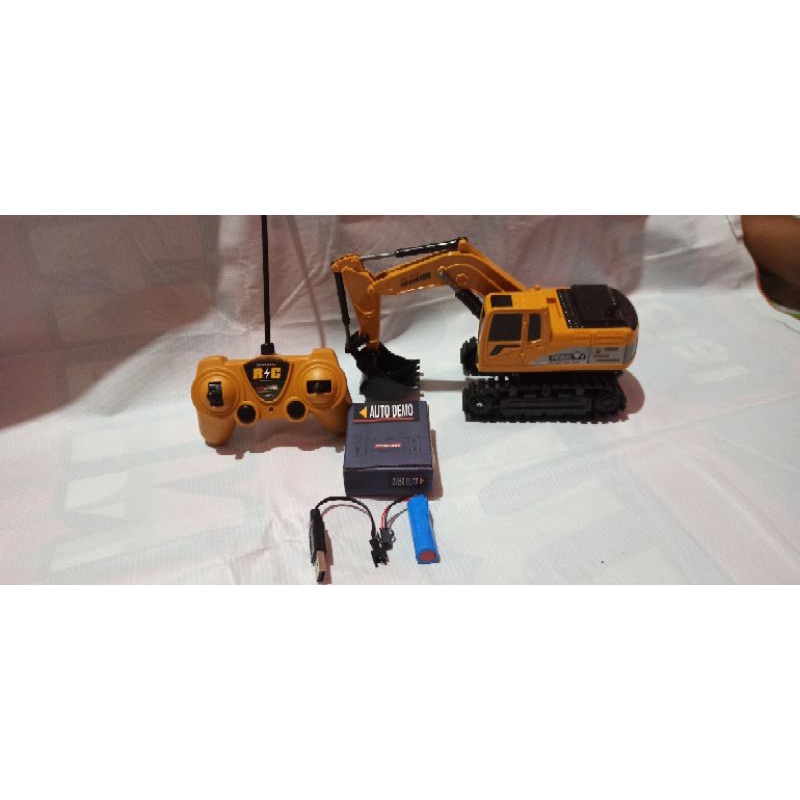 REMOTE CONTROL EXCAVATOR 6881L