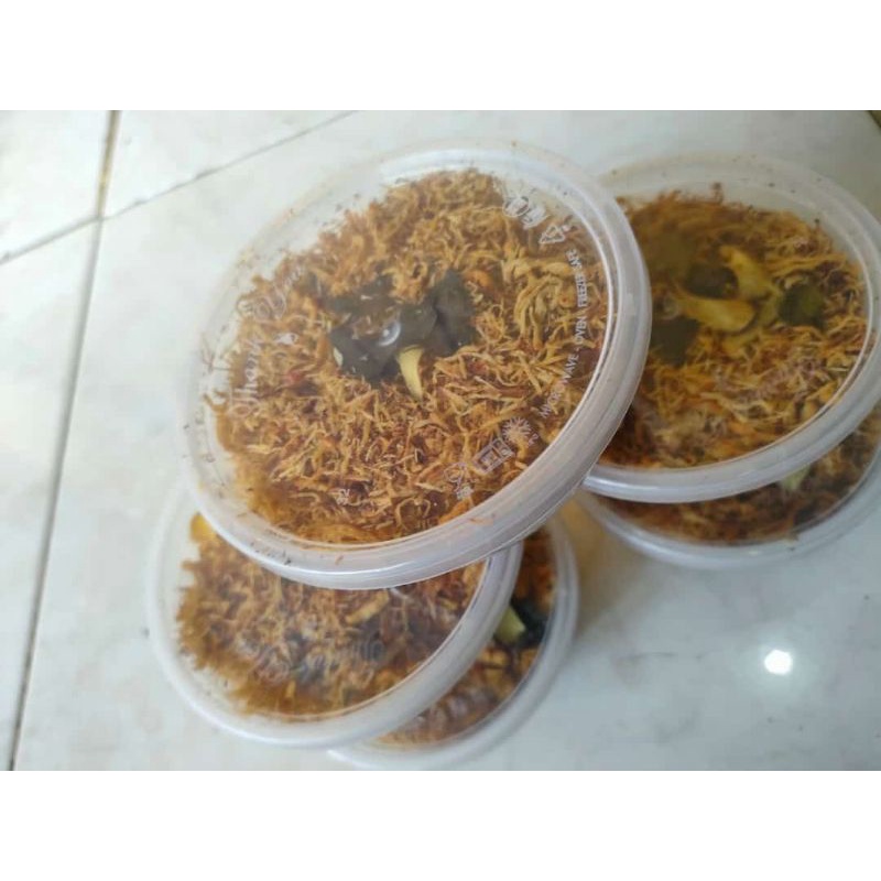 

srundeng daging ayam pedas manis gurih 50 gr