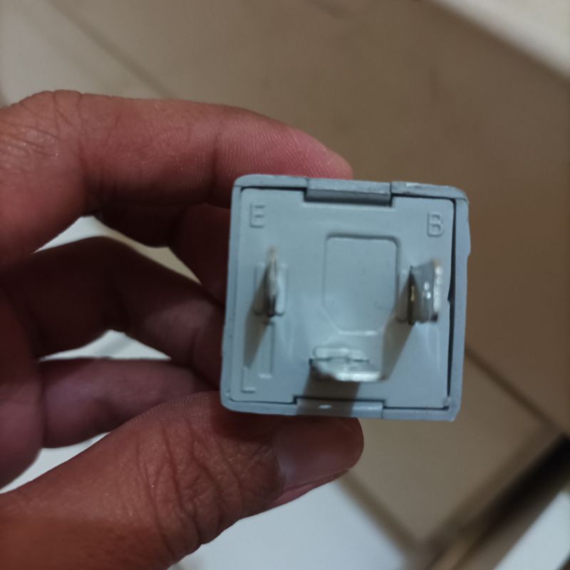 Flasher Kaki 3 Untuk Pemasangan Lampu LED