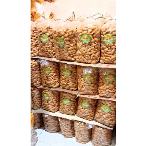 

Snack pastel dengan kulit yg renyah isian abon di dalam nya 1kg