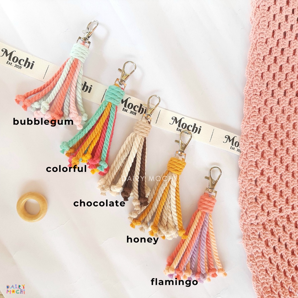 Macrame Souvenir/Macrame Keychain/Macrame Keyring/Gantungan Kunci (Souvenir Pernikahan)
