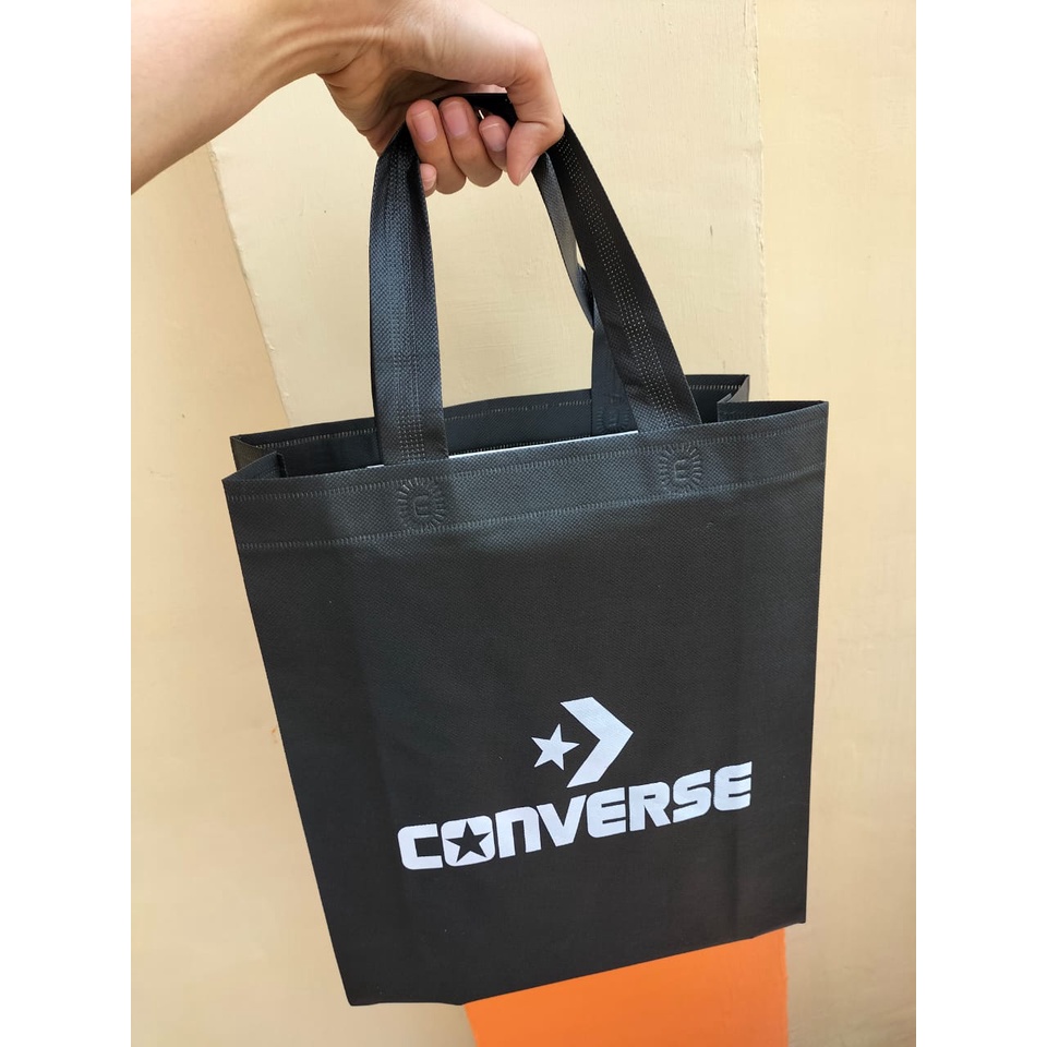 

KADO HADIAH TAS GOODIE BAG UNTUK KARDUS BOX SEPATU NIKE SOVENIR BELANJA BUNGKUS RINGAN
