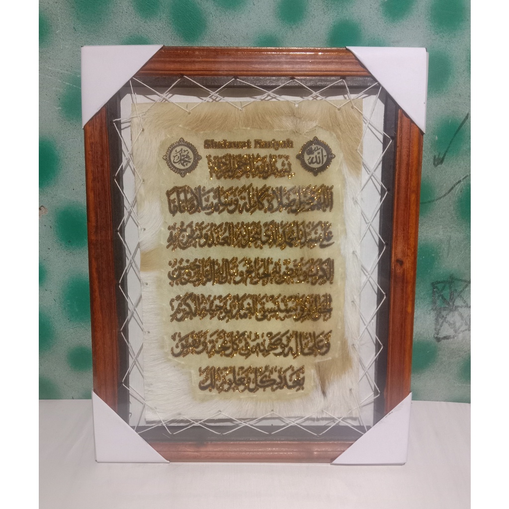 HIASAN DINDING SHOLAWAT NARIYAH UK 35X45 BINGKAI KAYU KALIGRAFI KULIT KAMBING PAJANGAN