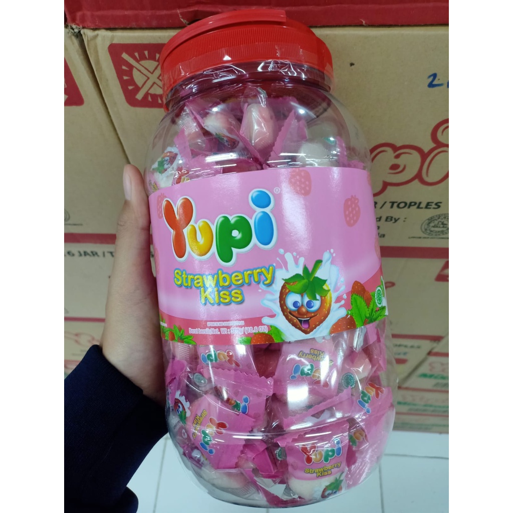 

Permen Yupi Strawberry Kiss Jar 300gr Toples