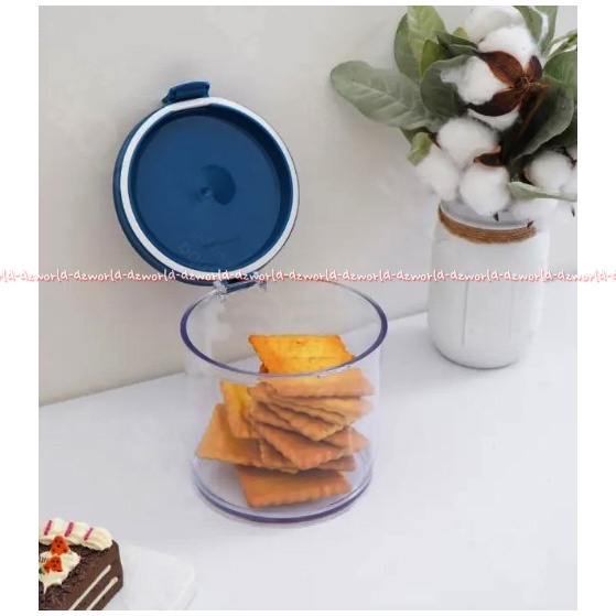 Kris Stoples Round Blue 930ml Toples Kue Model Bulat Kedap Udara Warna Biru Bahan Plastik dengan Tutup Rapat Tidak Mudah Tumpah Krischef Krisbow