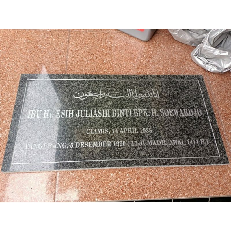 Prasasti Makam Granit impala