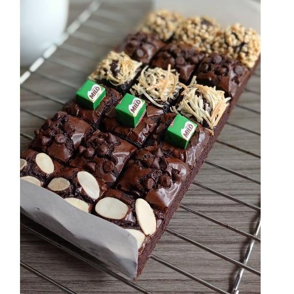 

Pesan Saja Fudgy brownies dark chocolate/18 bytes