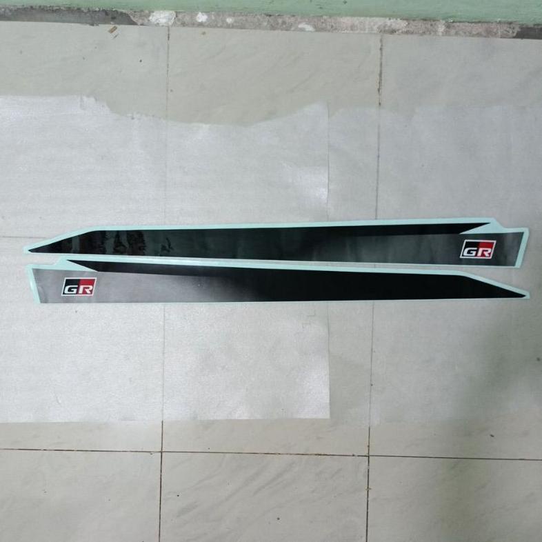Stiker body samping Toyota Raize GR sport original