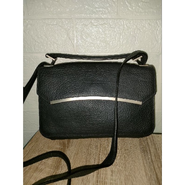 Preloved tas slempang lanvin