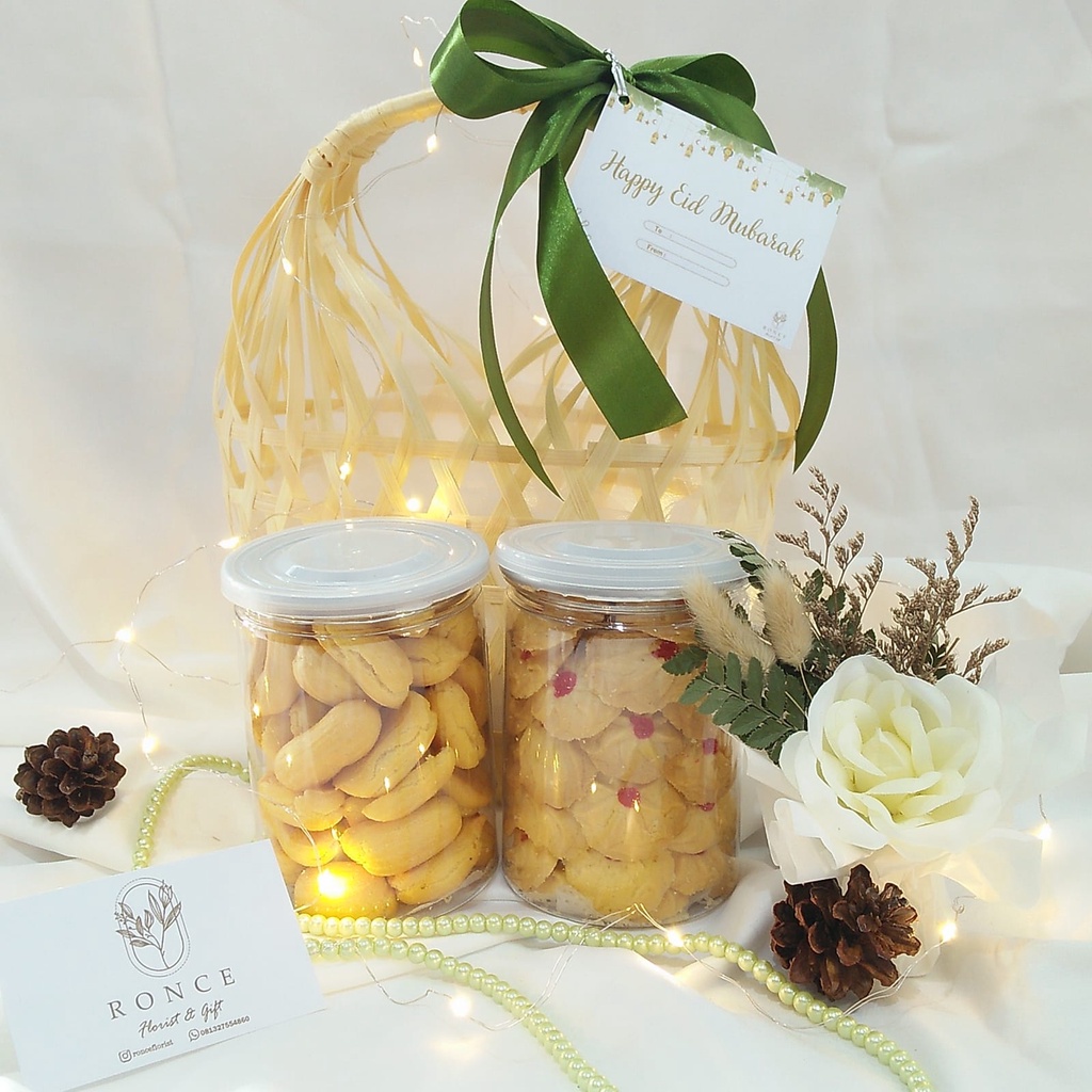 

Cookies bambu hampers / Kue premium lebaran / Hantaran ramadhan / Hantaran tas bambu / Mini bouquet