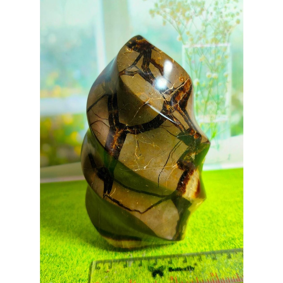 Natural Septarian Flame UV Reactive (8)