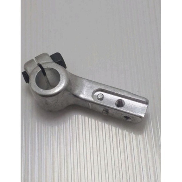 DUDUKAN LOPER BAWAH UNTUK MESIN OBRAS BENANG 4 747