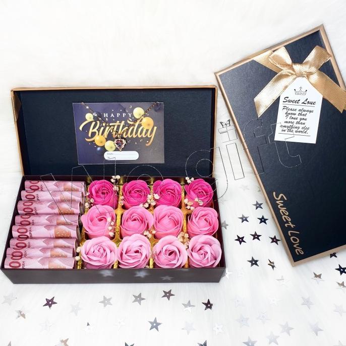 

Kado Buket Uang Untuk Hampers Lebaran, Ultah, Anniversary, Wisuda Ori Istanasembakoo