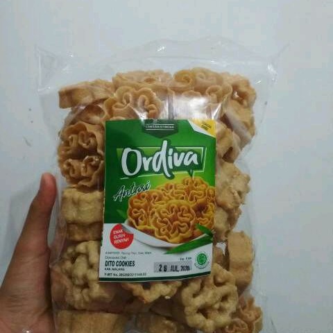 

Antari ! kembang goyang ! antari wijen ! lentari ! jajan tradisional ! oleh oleh khas malang !