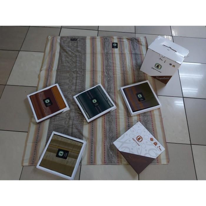 Sarung Gajah Duduk Signature
