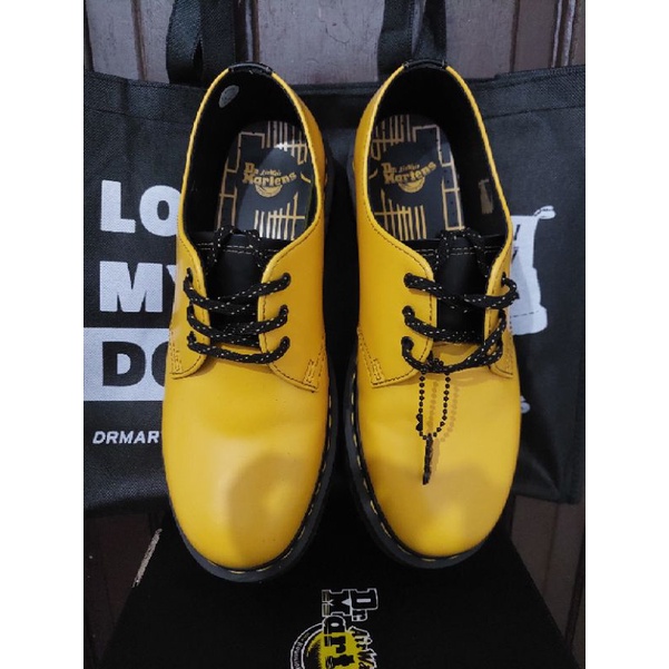 Sepatu docmart dr martens 1461 yellow smooth NYC size 41 new original