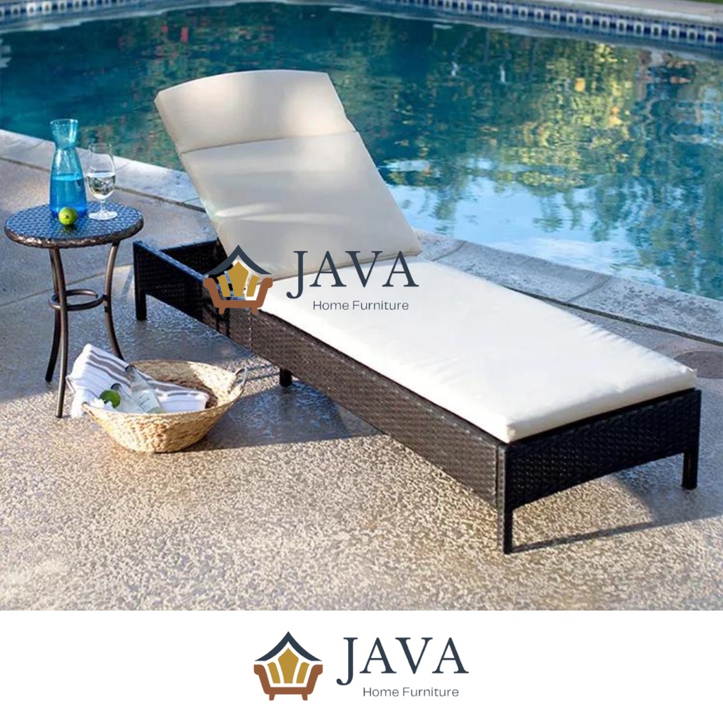 Sunl Lounger / Sun Bed Rotan Sintetis + Matras - Java Home Furniture