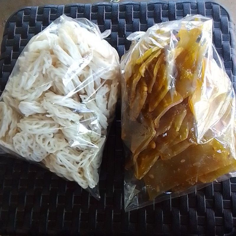 

kerupuk kedelai dan kerupuk mawar