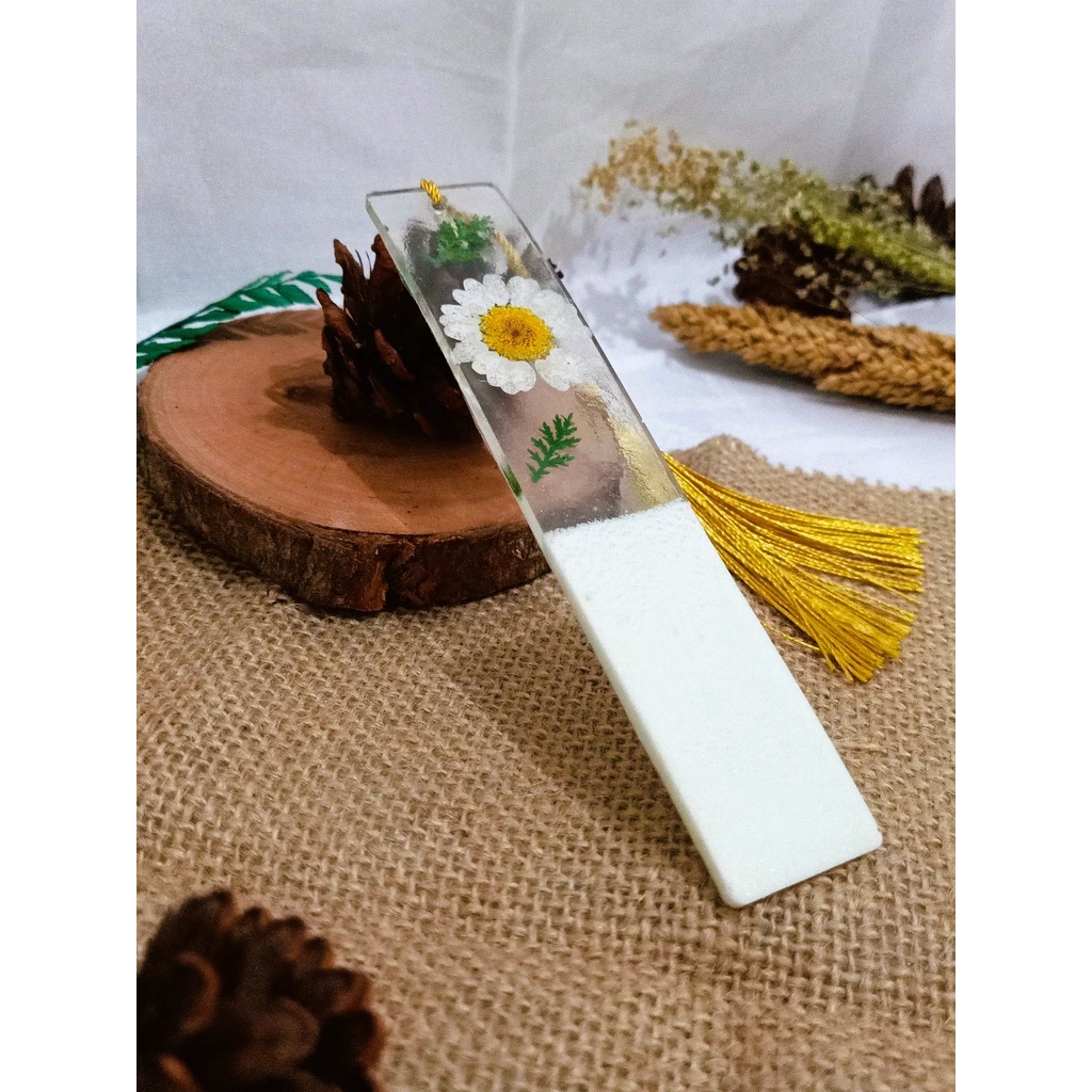 

Pembatas Buku Resin / Resin Bookmark / Souvenir Pernikahan Pressed Flowers - 1
