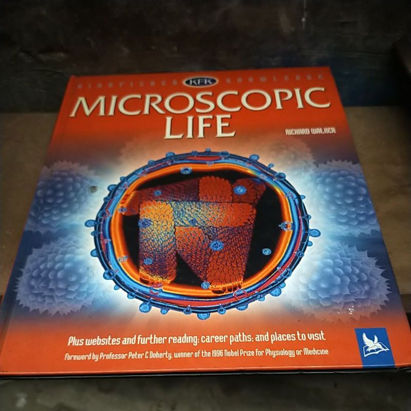 

buku microscopic life