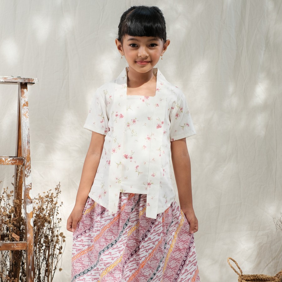 Kebaya Kutubaru Clarris Anak Set Lengan Pendek Meradelima Katun Jepang Putih Pink