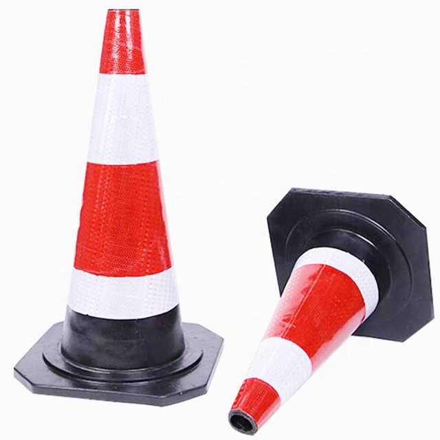 TRAFFIC CONE RUBBER 60 CM KERUCUT LALU LINTAS PEMBATAS JALAN SAFETY RUBBER HITAM COD