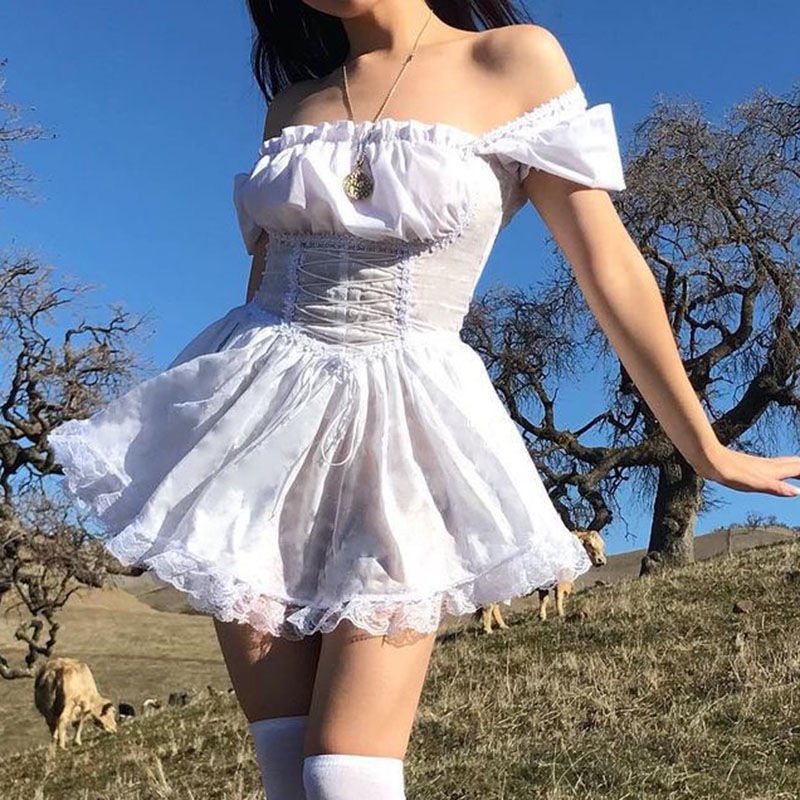 Red BEYOUARE rok hitam tua musim panas wanita terlihat tipis, temperamen lucu dan manis gaun renda hitam lengan pendek dengan tali