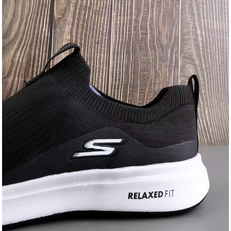 Sepatu  SKECHERS kasual  casual sepatu pria hitam  slip on cowok  rajut pria shoes