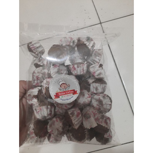 

brownies kering manis / 180 gram