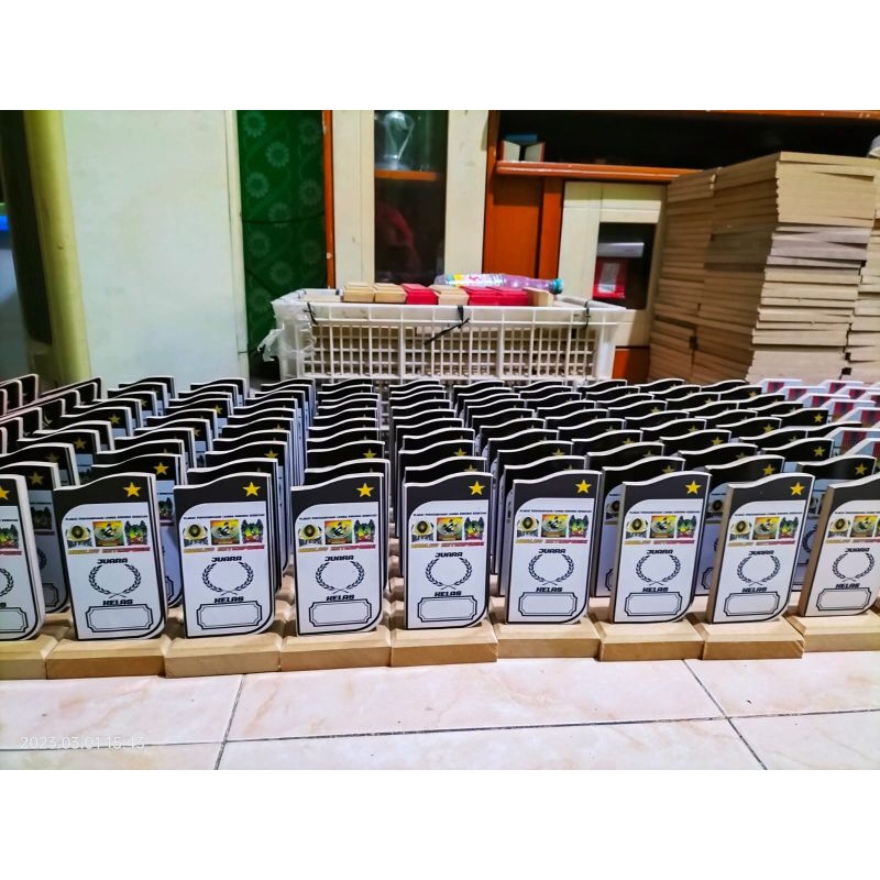 PIALA KAYU - TROPHY KAYU LOMBA BURUNG